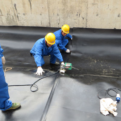 Geomembrana de HDPE de 1 mm para estanques de peces y vertederos Ancho 1m-8m Inspección in situ Durable