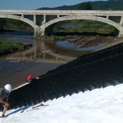 330 mm-1000 mm Distancia de soldadura Geocella HDPE para solución de estabilización de grava de camino