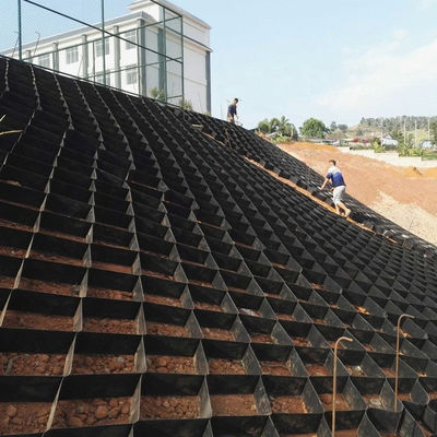 Geocell de plástico HDPE para la protección de pendientes en la red de tierra del hotel de color negro Geocell