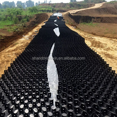 Rejilla de tierra de geocelulas de plástico HDPE para estabilización de pendiente Distancia de soldadura 330mm-1000mm