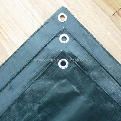 Tarpa pesada impermeable y impermeable a la lluvia en Yakarta, Indonesia