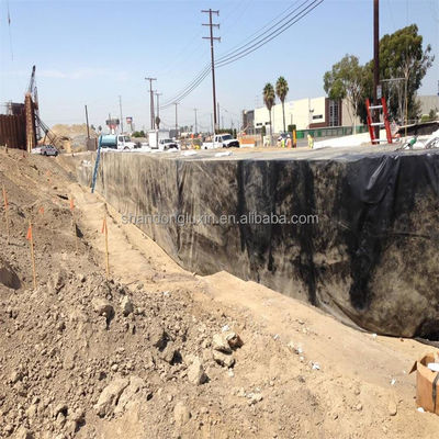 1m-8m de anchura de tanque de peces presa de estanque con geomembrana de HDPE y doble superficie lisa