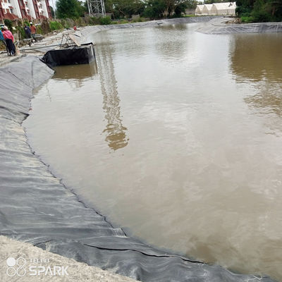 Proyectos de Solución Total 0,5 mm HDPE Geomembrana Negra de textura lisa y limpieza de estanques de granjas de peces