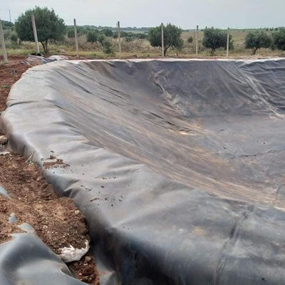 Superficie doble lisa / de textura Geoliner HDPE para la piscifactoría de Indonesia estanque de 1m-8m de ancho