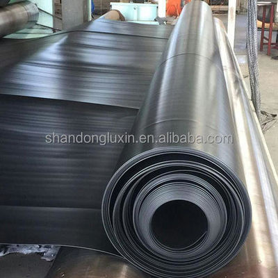 Geomembrana industrial impermeable de revestimiento en HDPE para la cría de camarones Diseño negro brillante