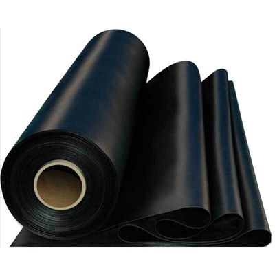 0.5mm 1.0mm 1.5mm 2.0mm Geomembrana negra para estanques de peces longitud del revestimiento de fondo 50-200m