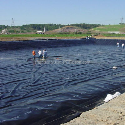 Geomembrana negra de HDPE respetuosa con el medio ambiente para estanques de pescado ASTM GRI-GM13