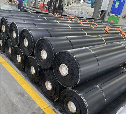 0Geomembrana prefabricada de HDPE de.2 mm-2.8 mm para estanques, vertederos y laderas de carreteras