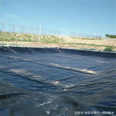 Asegurar los tanques de almacenamiento de agua a prueba de fugas con superficie doble lisa de geomembrana de HDPE