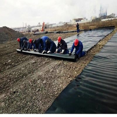Asegurar los tanques de almacenamiento de agua a prueba de fugas con superficie doble lisa de geomembrana de HDPE