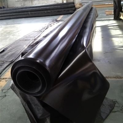 Envasador de estanques de peces de geomembrana para tanques de almacenamiento de agua longitud 50-200m Estándar ASTM GRI-GM13