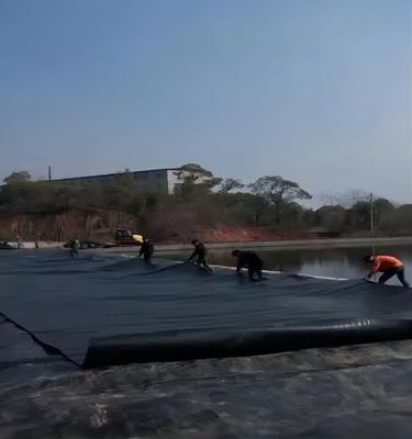 Geomembrana lisa prefabricada Geomembrana texturizada de 2 mm para diseño impermeable de HDPE