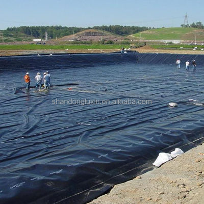 Geomembrana de HDPE de superficie lisa doble negra de 0,5 mm para estanques de peces en lagos y represas de carreteras